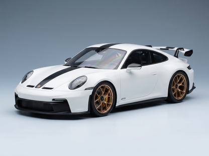 Porsche 911 GT3 bianca in scala modellino con strisce nere e cerchi dorati, modello da collezione Vroomi
