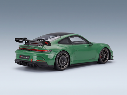 modellino o in scala della Porsche 911 GT3 Manthey verde di Vroomi, con alettone posteriore e cerchi curati nei dettagli