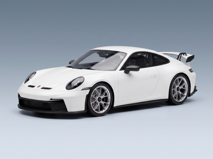 modellino o in scala della Porsche 911 GT3 bianca di Vroomi, con ruote e alettone posteriore super dettagliati