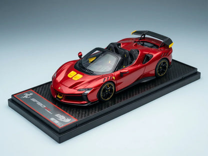 FERRARI - SF90 XX STRADALE SPIDER 2024 - ROSSO PORTOFINO - ROUGE MÉTALLISÉ, JAUNE ET NOIR - Boutique de modèles réduits Vroomi