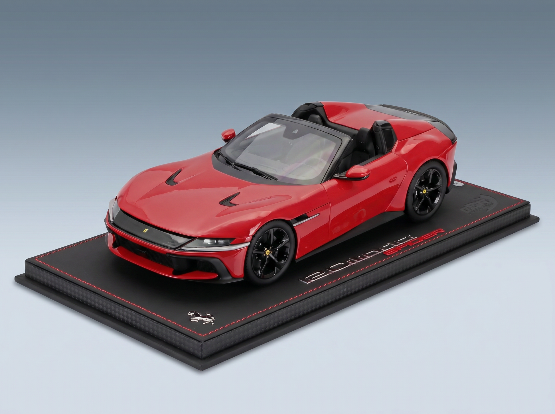 Nano_Banana_Pro_-_Hochwertiges_Studiofoto_eines_Modellautos_des_Ferrari_12Cilindri__basierend_auf_str - Vroomi