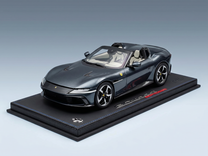 Nano_Banana_Pro_-_High-End-Studioaufnahme_eines_Modellautos_des_Ferrari_12Cilindri__basierend_auf_str_1 - Vroomi