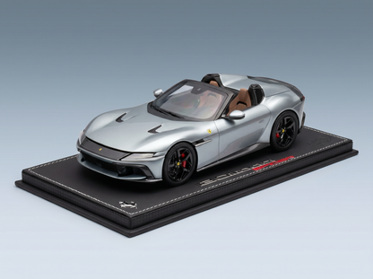 Nano_Banana_Pro_-_Hochwertiges_Studiofoto_eines_Modellautos_des_Ferrari_12Cilindri__basierend_auf_Str_6 - Vroomi