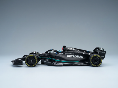 MERCEDES GP | F1 W14 EQUIPO MERCEDES-AMG PETRONAS FÓRMULA 1 N.º 63 TEMPORADA 2023 GEORGE RUSSELL - CON PILOTO Y VITRINA