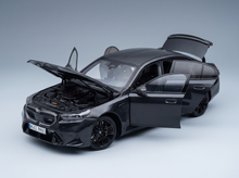 BMW - 5-SERIES M5 (G90) 2024 - SOPHISTO GREY