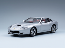 FERRARI – 550 MARANELLO 1996 – MIT VITRINE – ARGENTO NÜRBURGRING – SILBER