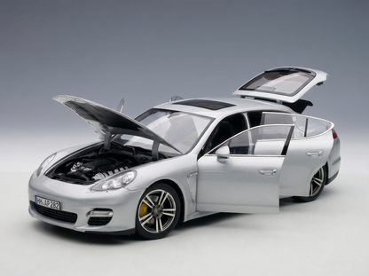 PORSCHE – PANAMERA TURBO 2009 – SILBER Modellauto auf Vroomi