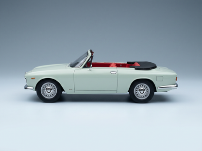 ALFA ROMEO - GIULIA 1600 GTC CABRIOLET DESCAPOTABLE 1964 – INTERIOR ROJO - AZZURRO SPAZIO - AZUL CLARO Maqueta de coche en Vroomi