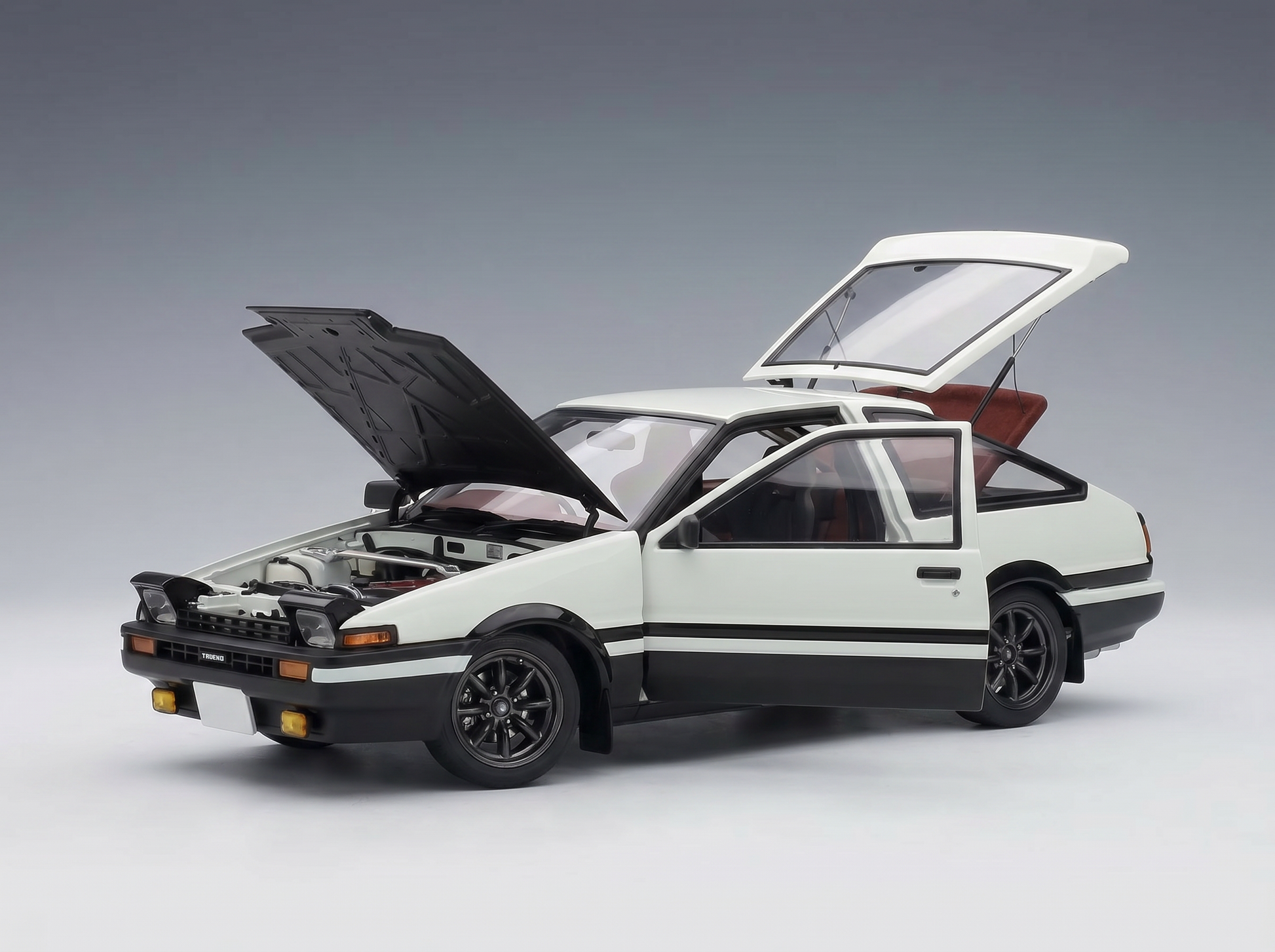 Weißes Modellauto mit geöffneter Motorhaube und Türen, detailgetreuer Motor, Vroomi-Kollektion