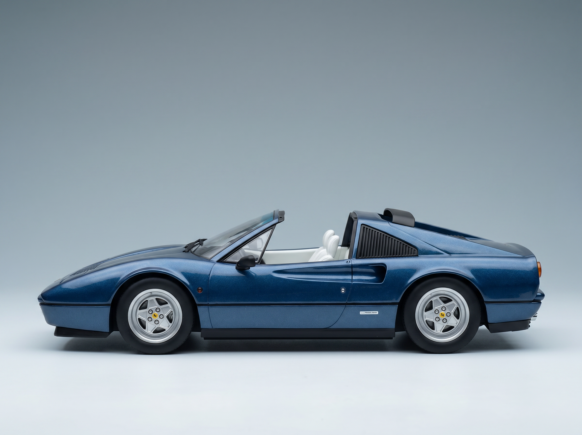 ferrari-328-gts-spider-with-removable-hard-top-1985-blue-met-road-cars-454 - Vroomi