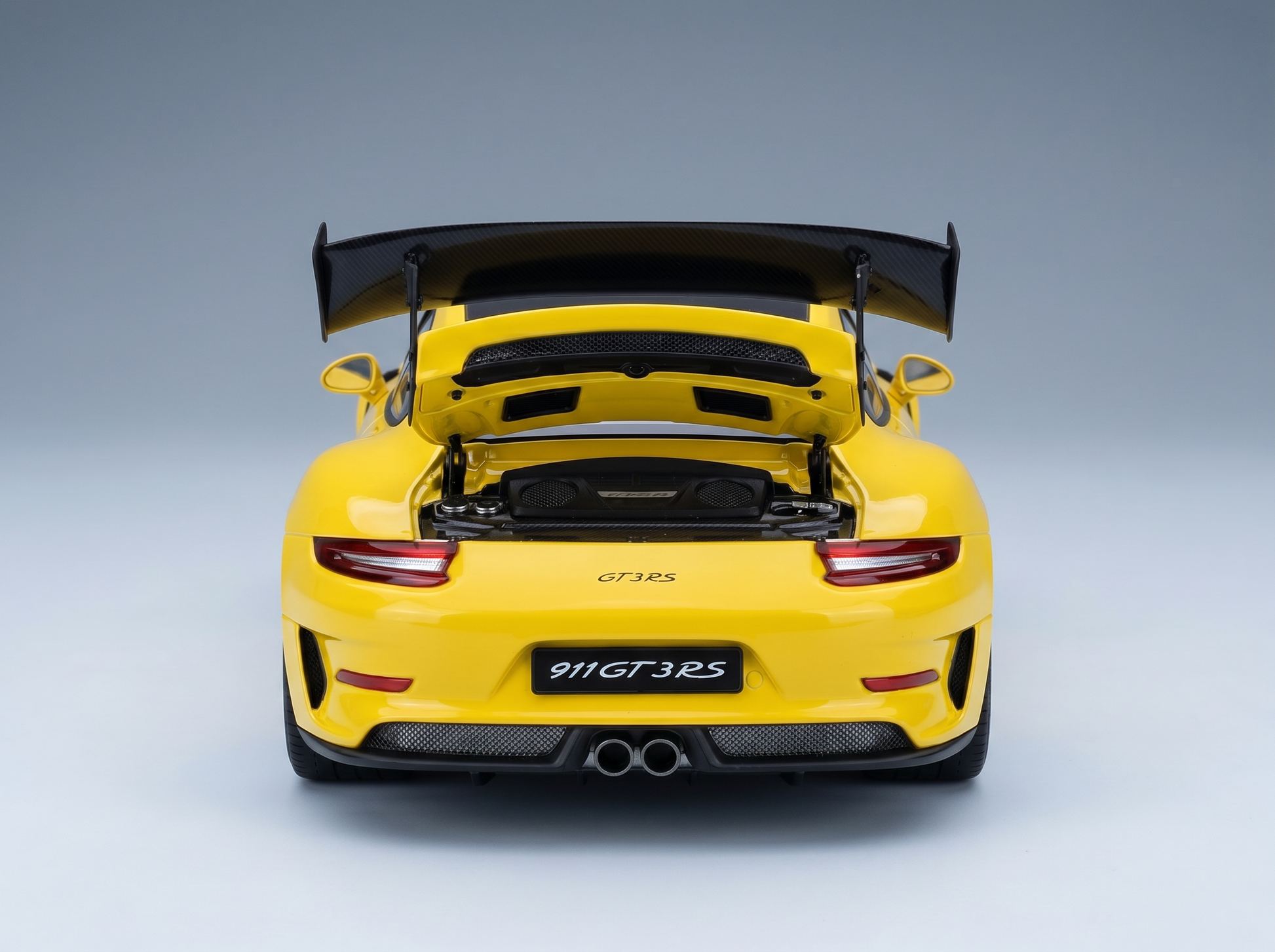 Gelbes Porsche 911 GT3 RS-Modellauto mit Heckflügel, präsentiert von Vroomi für Sammler