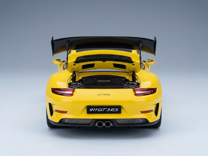 Gelbes Porsche 911 GT3 RS-Modellauto mit Heckflügel, präsentiert von Vroomi für Sammler