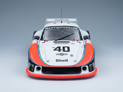 Martini Porsche 935 Modellauto im Maßstab mit der Startnummer 40, mit Shell- und Dunlop-Logos – ideal für Vroomi-Sammler.