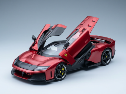 Rotes Ferrari-Modellauto mit geöffneten Türen, präsentiert von Vroomi für Sammler