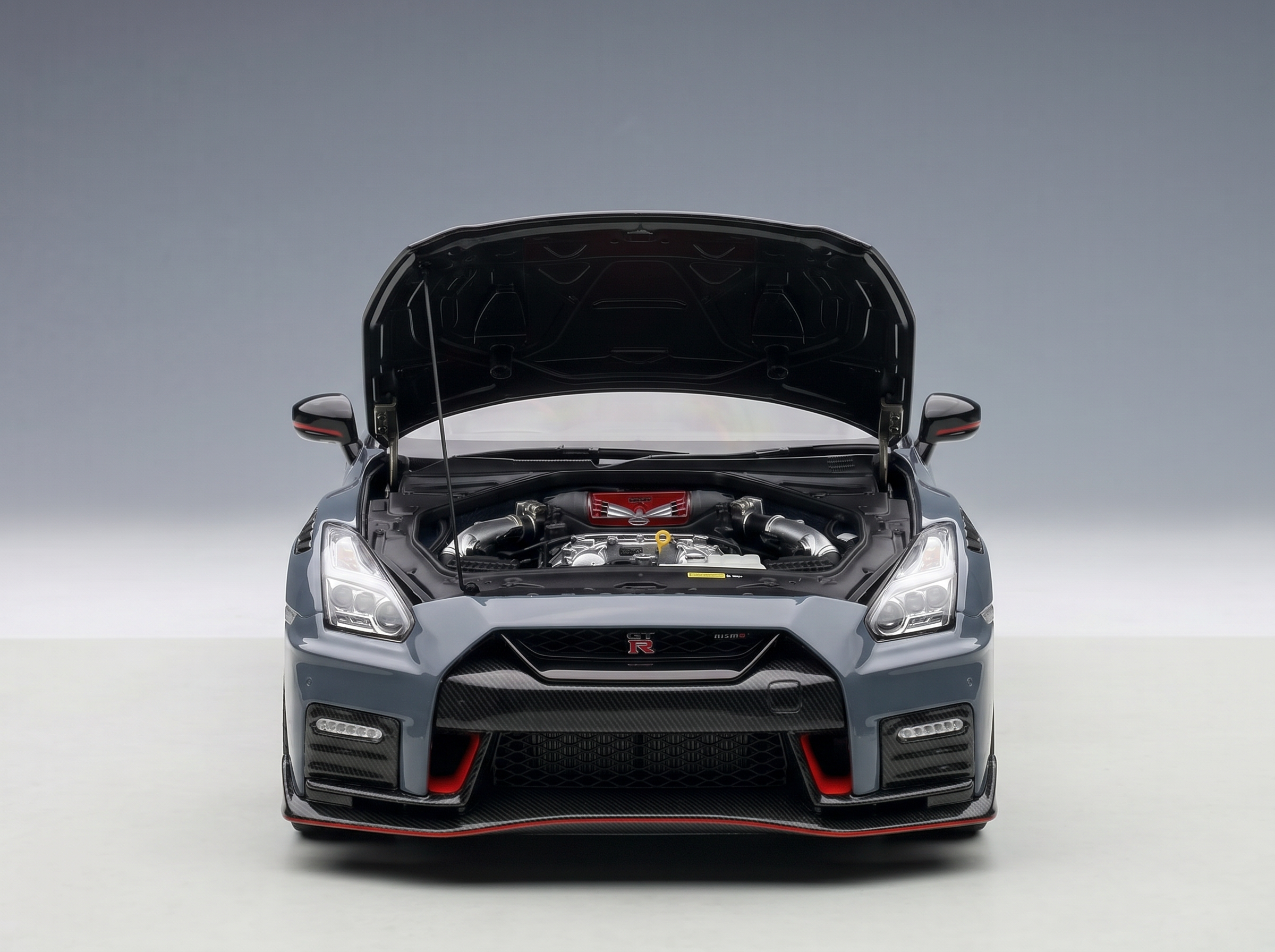 NISSAN - GT-R (R35) NISMO COUPÉ 2022 - CINZA STEALTH CARBONO