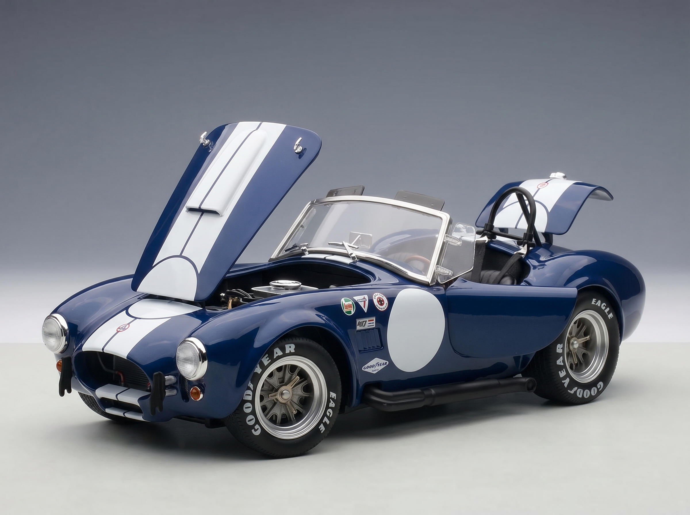 Ford Shelby Cobra 427 S/C Spider 1962 Blue White Kyosho 1:18 scale model - image 3