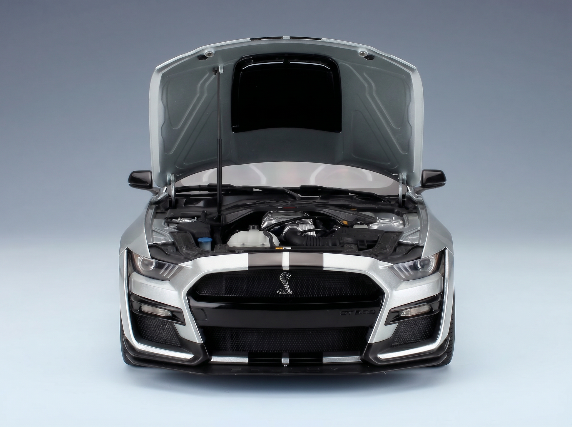 FORD USA - MUSTANG SHELBY GT500 COUPÉ 2023 - ICONIC SILVER - modellino in scala modellino Vroomi
