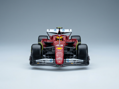 FERRARI - CON VITRINA - F1 SF-25 DEL EQUIPO SCUDERIA FERRARI N.º 44 TEMPORADA 2025 LEWIS HAMILTON - ROJO