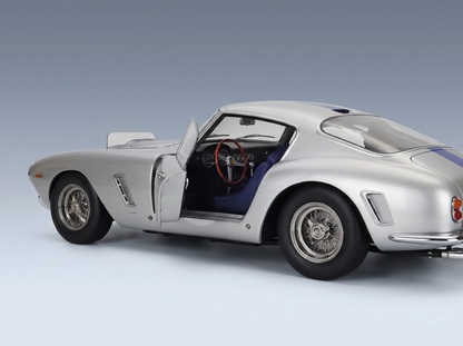 ferrari-250gt-swb-3-0l-v12-coupe-team-noblet-n-14-3rd-24h-le-mans-1961-pierre-jean-guichet-silver-blue-racing-cars-601 - Vroomi