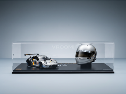 PORSCHE - SET 911 991-2 RSR TEAM PROTON COMPETITION N 911 24h LE MANS 2023 + CASCO HELMET SCALE 1/5 MICHAEL FASSBENDER - RICHARD LIETZ - MARTIN RUMP - SILVER BLACK