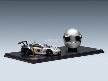 PORSCHE - SET 911 991-2 RSR TEAM PROTON COMPETITION N 911 24h LE MANS 2023 + CASCO HELMET SCALE 1/5 MICHAEL FASSBENDER - RICHARD LIETZ - MARTIN RUMP - SILVER BLACK