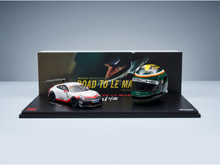PORSCHE - 911 991 RSR TEAM PROTON COMPETITION RACING N 93 ELMS (EUROPEAN LE MANS SERIES) 2021 + CASCO HELMET SCALE 1/5 MICHAEL FASSBENDER - FELIPE FERNANDEZ LASER - RICHARD LIETZ - JAXON EVANS - WHITE