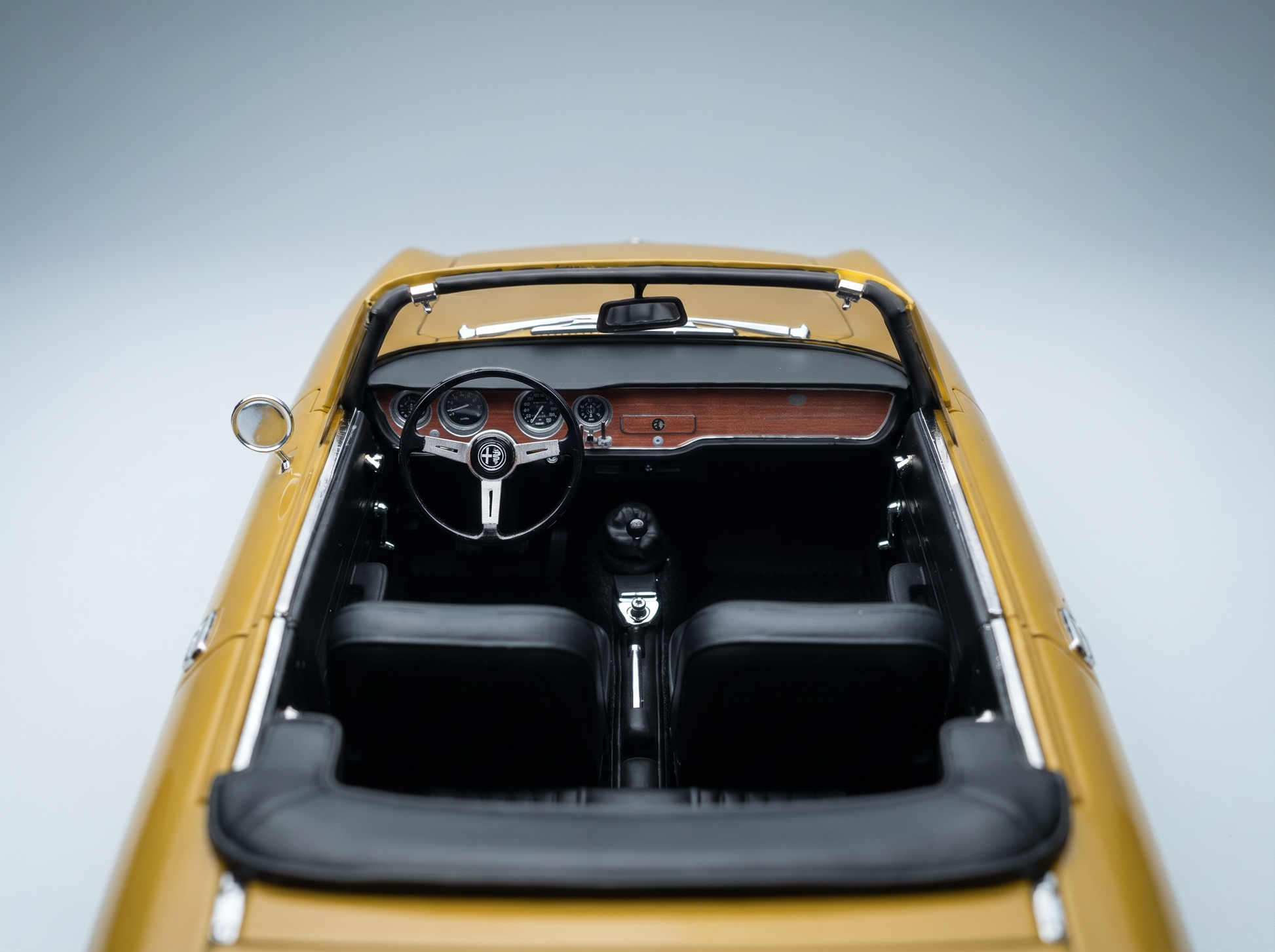 ALFA ROMEO - GIULIA 1600 GTC CABRIOLET DESCAPOTABLE 1964 – INTERIOR NEGRO - GIALLO OCRE - AMARILLO Maqueta de coche en Vroomi