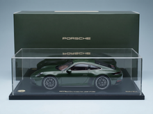 PORSCHE - 911 992-2 CARRERA GTS COUPE CUARENTA EDITION 2024 - CON VETRINA - WITH SHOWCASE - GREEN