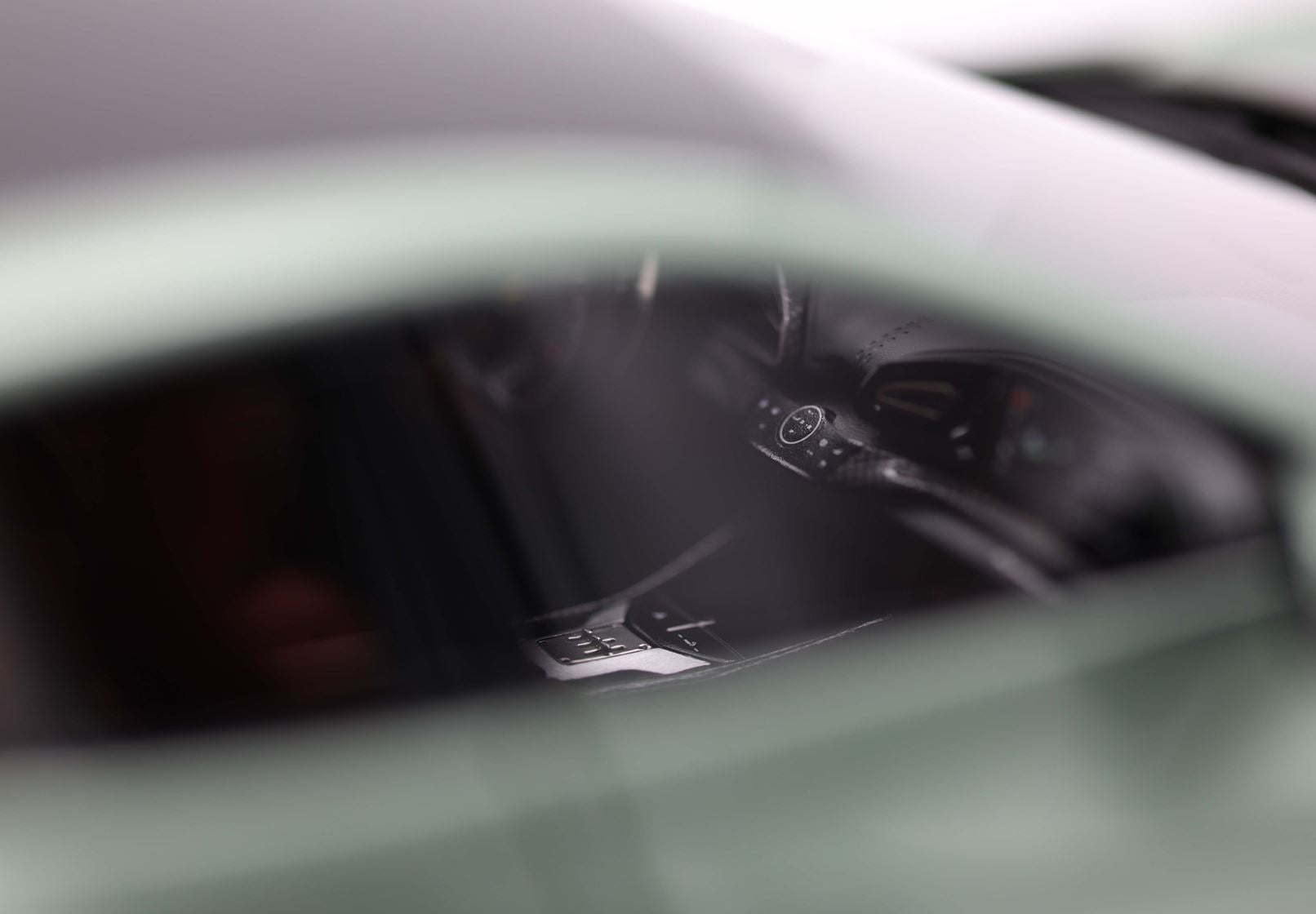 FERRARI PUROSANGUE PIERO FERRARI BASE CARBONIO VERDE DORA - SPECIAL PACK - Vroomi