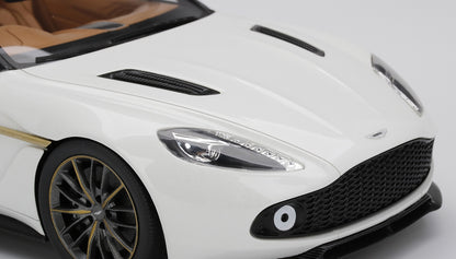 ASTON MARTIN VANQUISH ZAGATO VOLANTE ESCAPING WHITE TOP SPEED