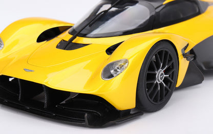 ASTON MARTIN VALKYRIE SUNBURST YELLOW TOP SPEED