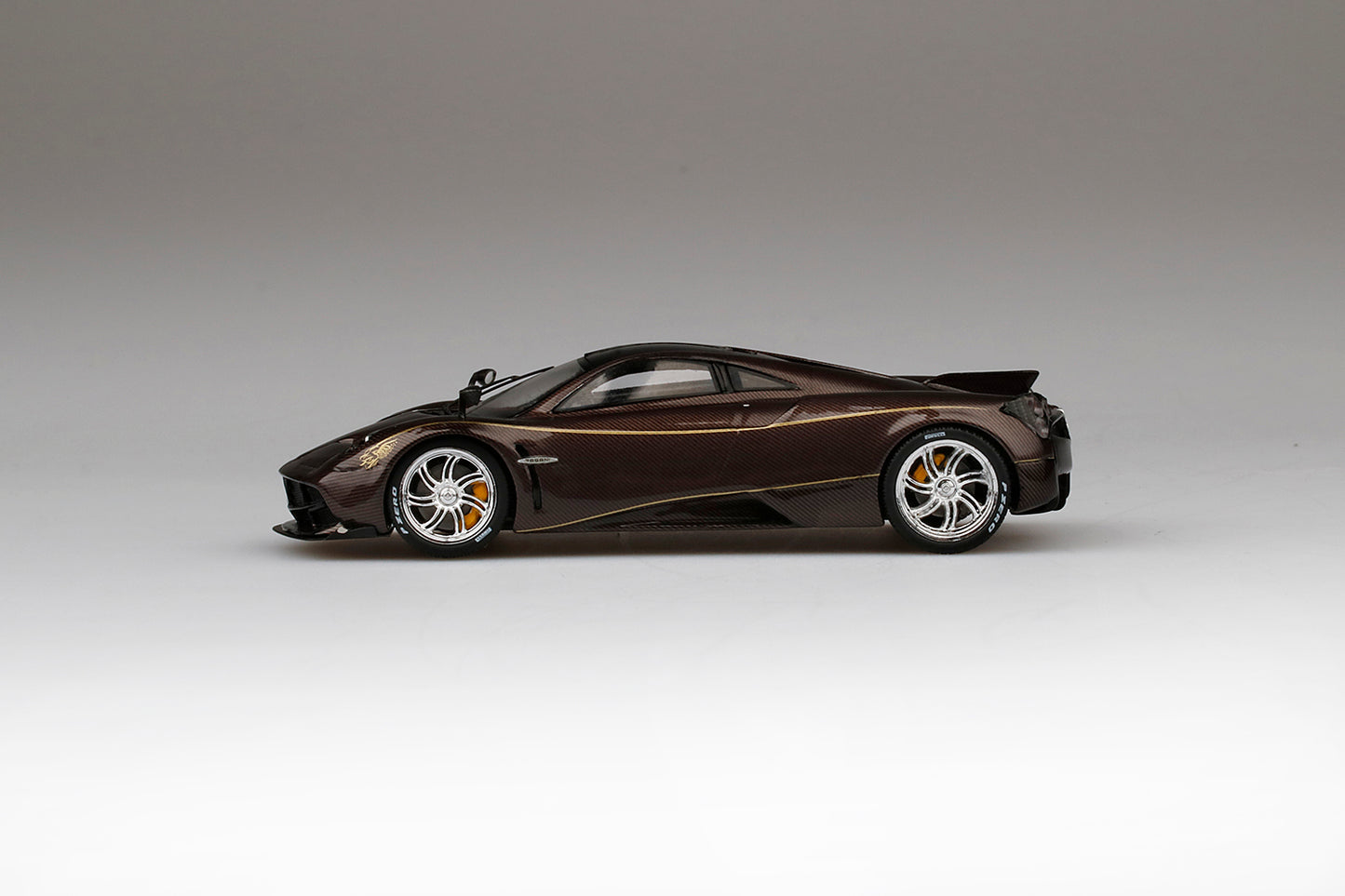 PAGANI HUAYRA DINASTIA CHIWEN PROTECTIVE FRAGON RED CARBON