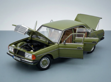 MERCEDES BENZ - E-CLASS 200 (W123) 1976 - GREEN