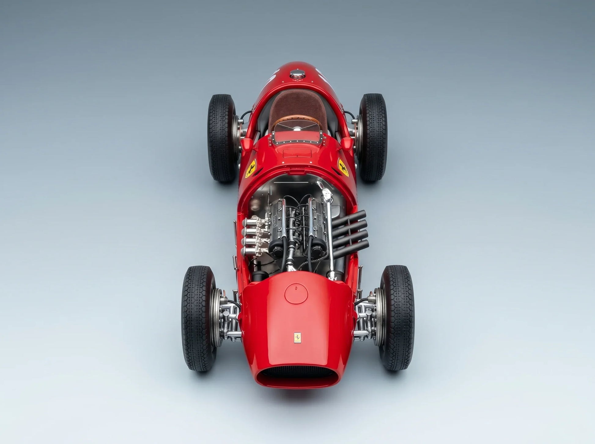 FERRARI – F1 500 F2 N 10, 2. Platz beim GP von Frankreich 1952, NINO FARINA – ROTES Modellauto auf Vroomi