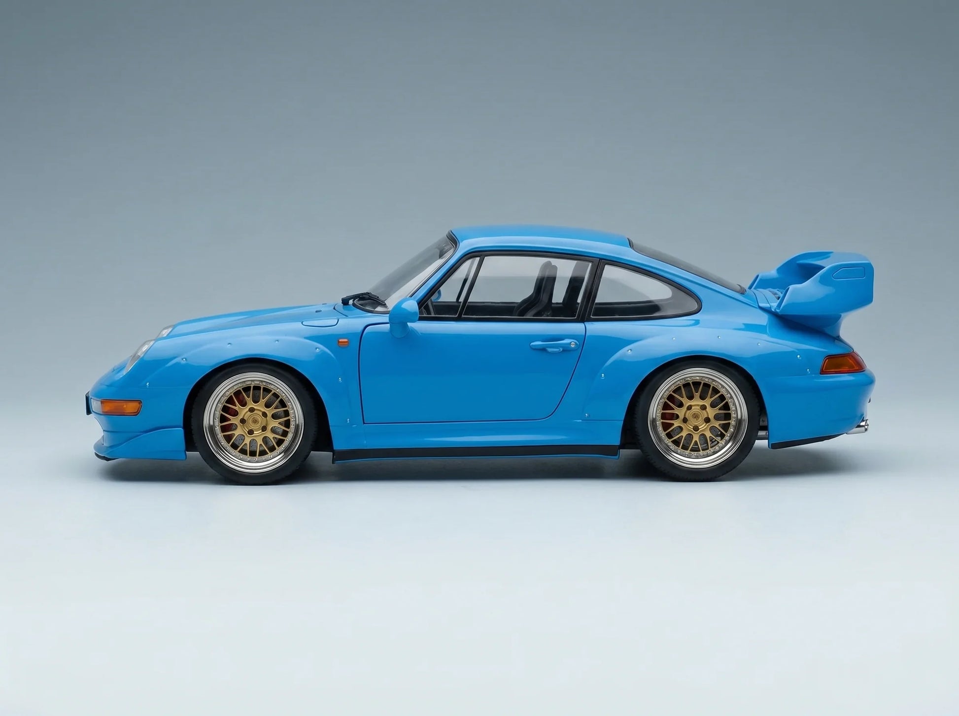 PORSCHE – 911 993 GT2 Coupé 1996 – BBS-Felgen – BBS-Felgen – Hellblau – Modellauto auf Vroomi