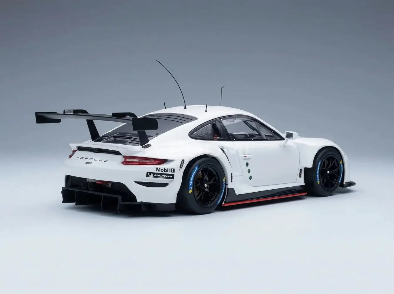 PORSCHE – 911 991-2 RSR-19 PLAIN BODY COUPÉ 2022 – WEISS Modellauto bei Vroomi