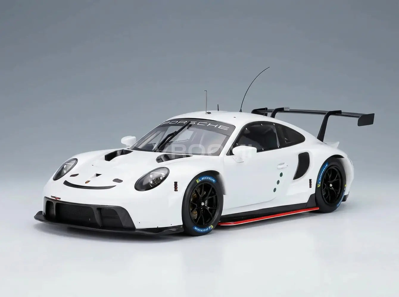 PORSCHE – 911 991-2 RSR-19 PLAIN BODY COUPÉ 2022 – WEISS Modellauto bei Vroomi