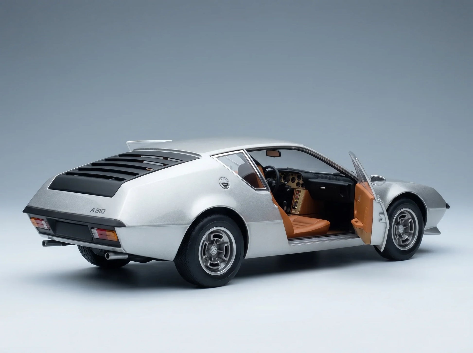 RENAULT – ALPINE 1600 VE COUPÉ 1975 – SILBER Modellauto auf Vroomi