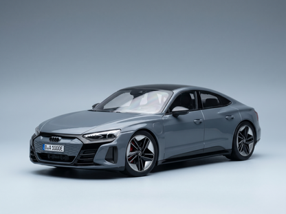 AUDI – GT RS E-TRON 2021 – GRAU Modellauto auf Vroomi