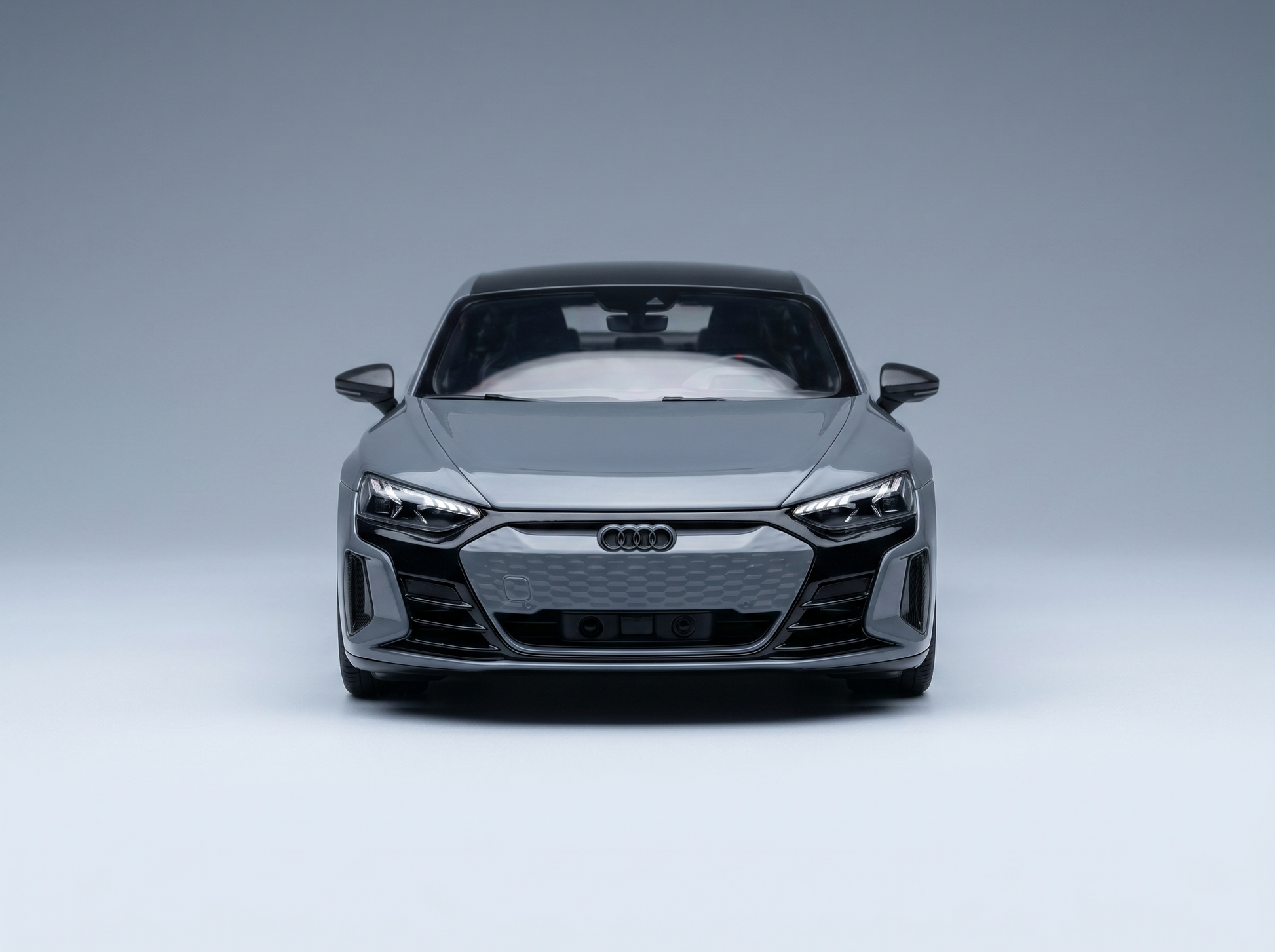 AUDI – GT RS E-TRON 2021 – GRAU Modellauto auf Vroomi