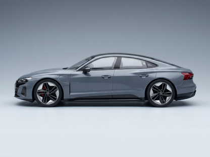 AUDI – GT RS E-TRON 2021 – GRAU Modellauto auf Vroomi
