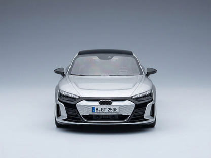 AUDI – GT RS E-TRON 2021 – SILBER Modellauto auf Vroomi