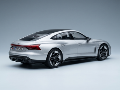 AUDI – GT RS E-TRON 2021 – SILBER Modellauto auf Vroomi
