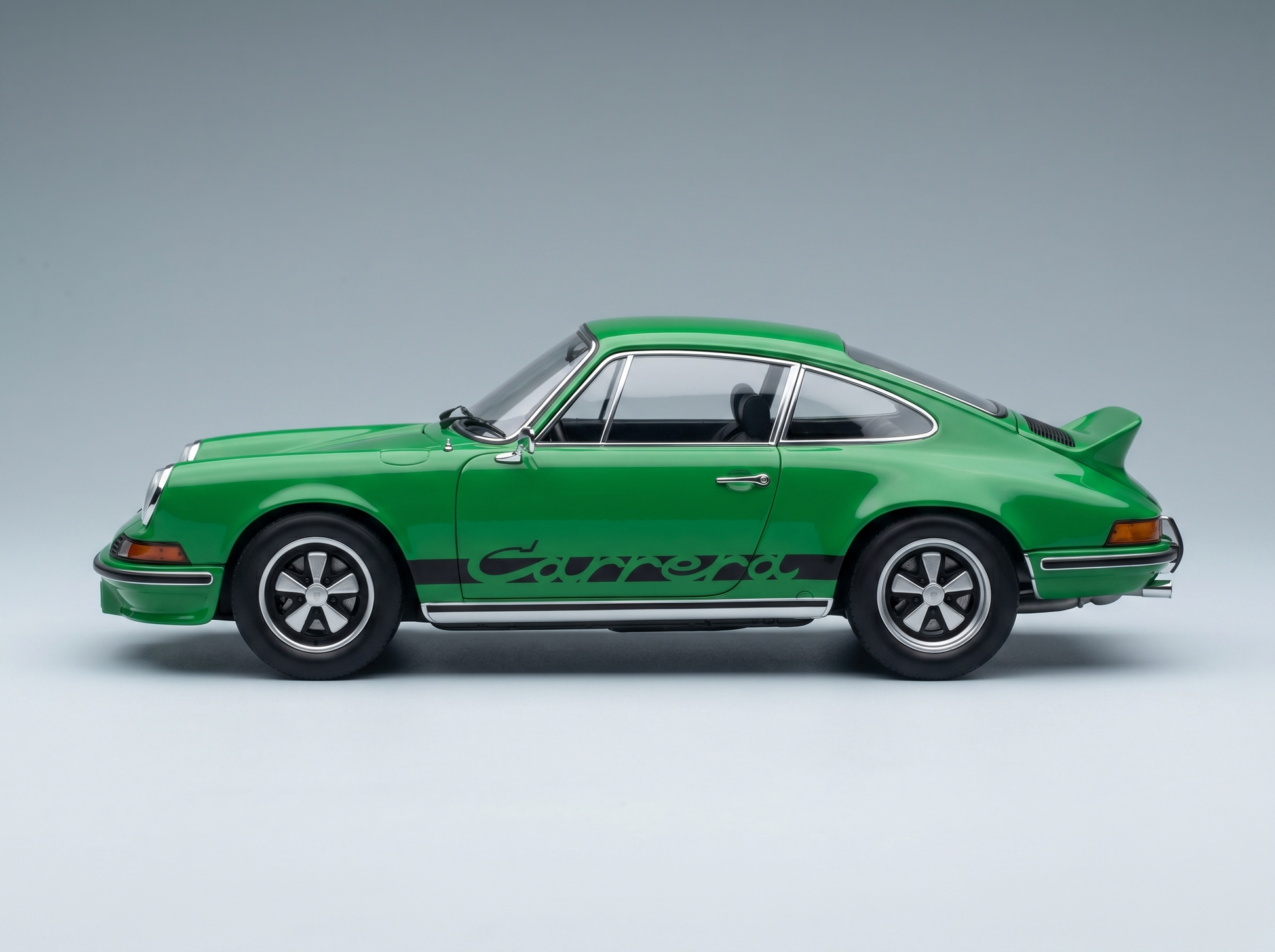 PORSCHE – 911 CARRERA RS 2.7 COUPÉ 1973 – GRÜN-SCHWARZ Modellauto auf Vroomi