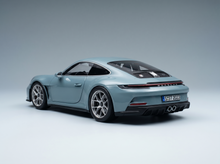 PORSCHE - 911 992 S/T Coupé 2023 - Azul Meissen. Maqueta de coche en Vroomi