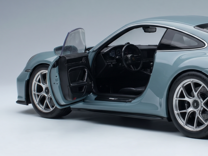 PORSCHE – 911 992 S/T Coupé 2023 – MEISSEN BLUE Modellauto auf Vroomi
