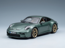 PORSCHE – 911 992 GT3 MIT TOURING COUPÉ 2021 – GRÜN MET Modellauto auf Vroomi