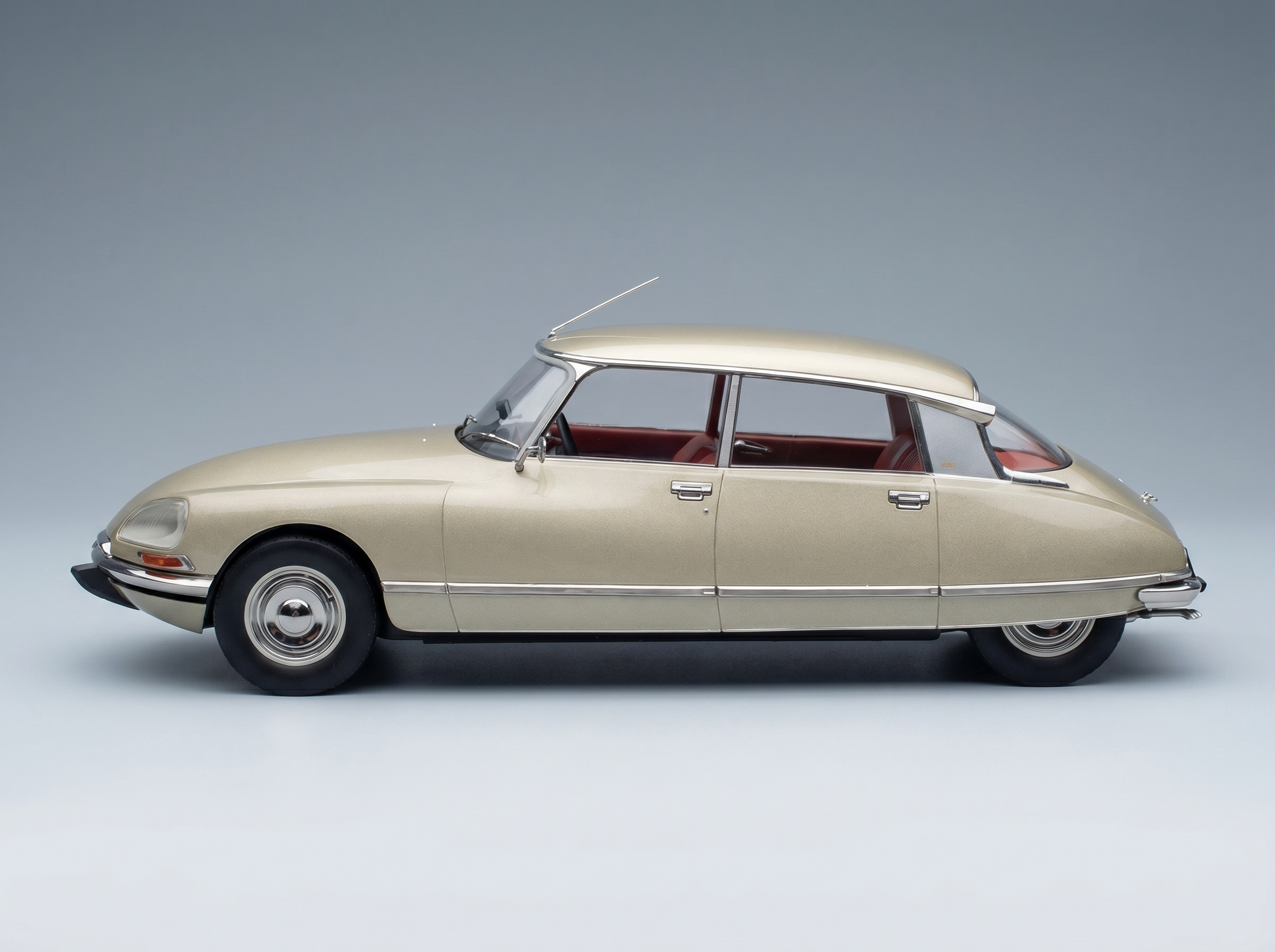 CITROËN – DS23 PALLAS 1973 – BEIGE Modellauto auf Vroomi