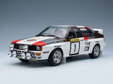 AUDI – QUATTRO A2 (Nachtversion) Nr. 1 – Sieger der Rallye 1000 Lakes 1983 – Hannu Mikkola – Arne Hertz – Weiß-Rot-Grau