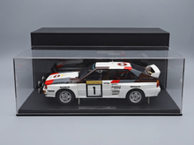 AUDI – QUATTRO A2 (Nachtversion) Nr. 1 – Sieger der Rallye 1000 Lakes 1983 – Hannu Mikkola – Arne Hertz – Weiß-Rot-Grau